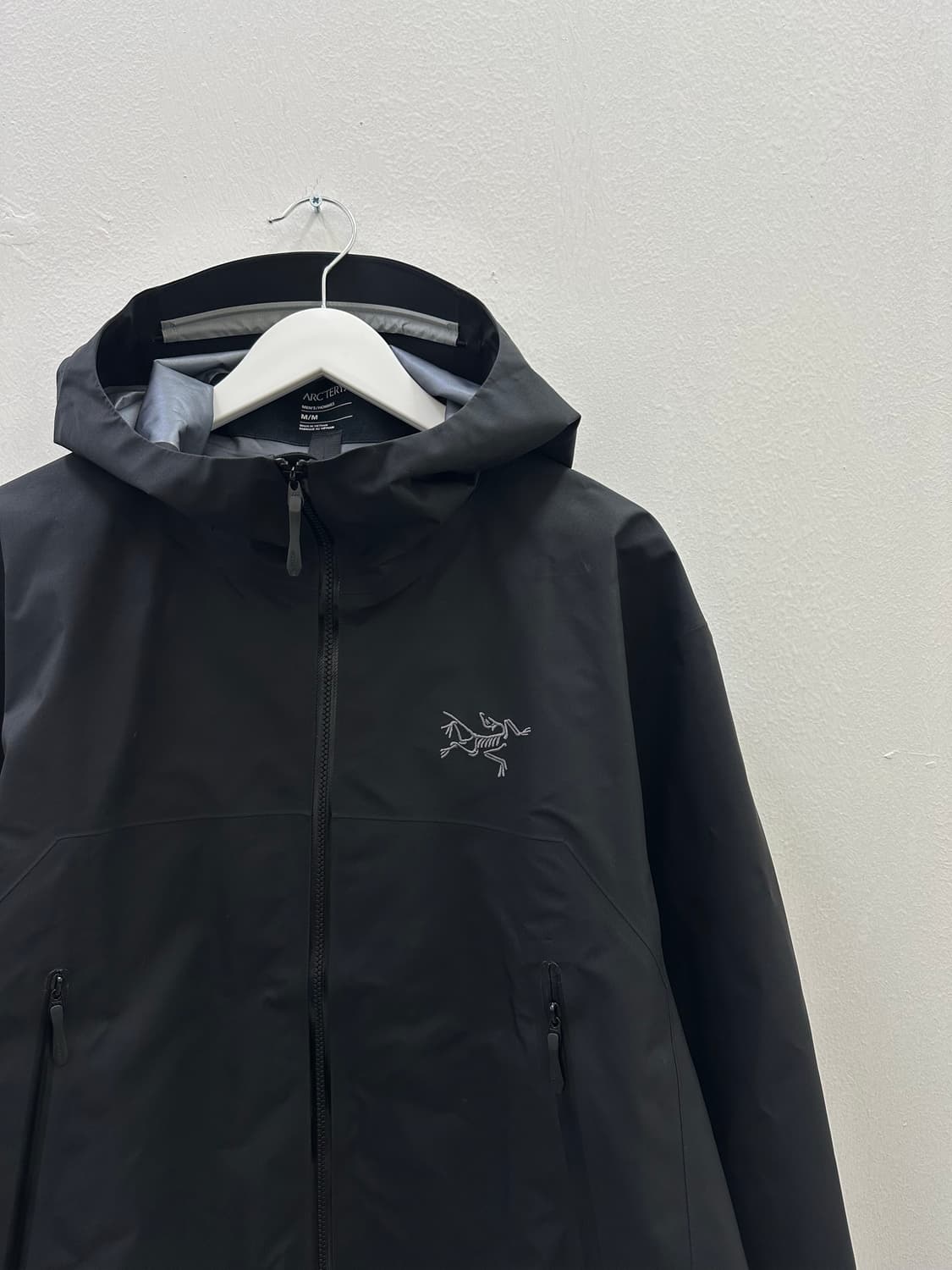 아크테릭스 베타 M 블랙 바람막이 상품이미지2