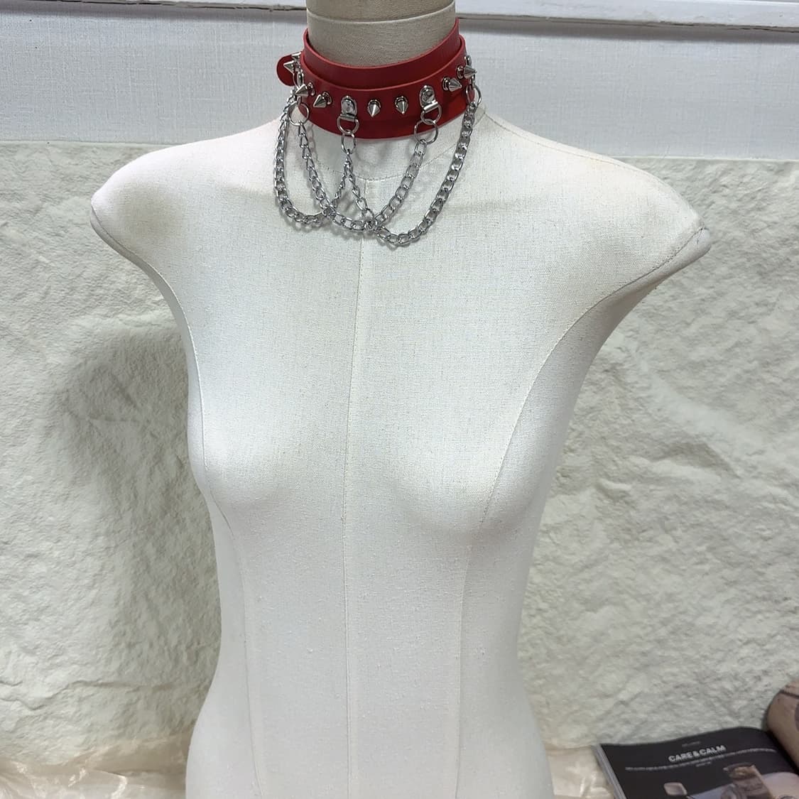 빈티지 고딕 레드 리벳  태슬 가죽 초커 목걸이 상품이미지1
