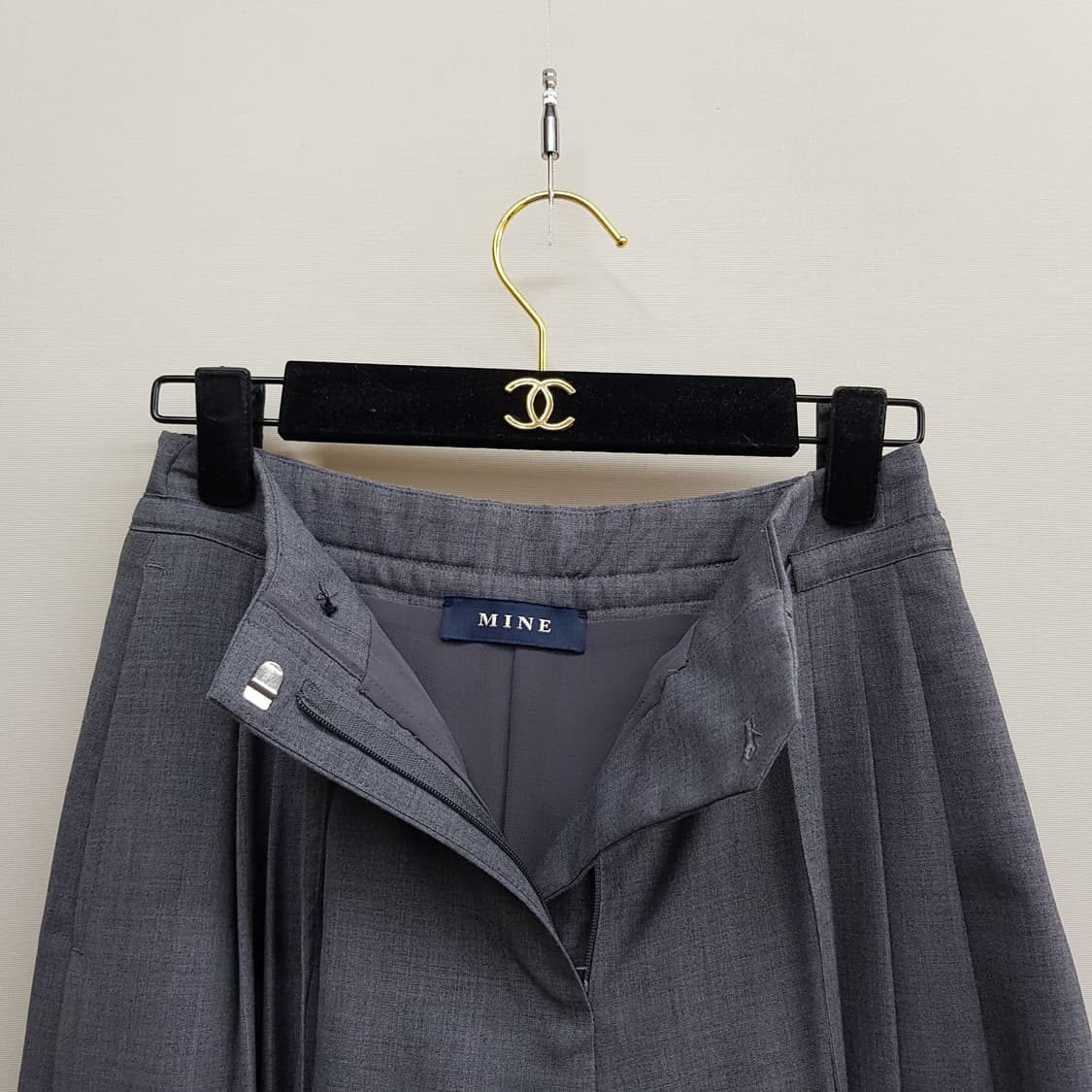 한섬 마인 2025 울 드로우스트링 핀턱 와이드 팬츠 61-90 사이즈 상품이미지2