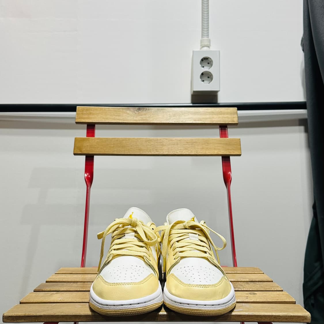 245) 나이키 운동화 여성 여자 신발 에어 조던 1 로우 옐로우 상품이미지2