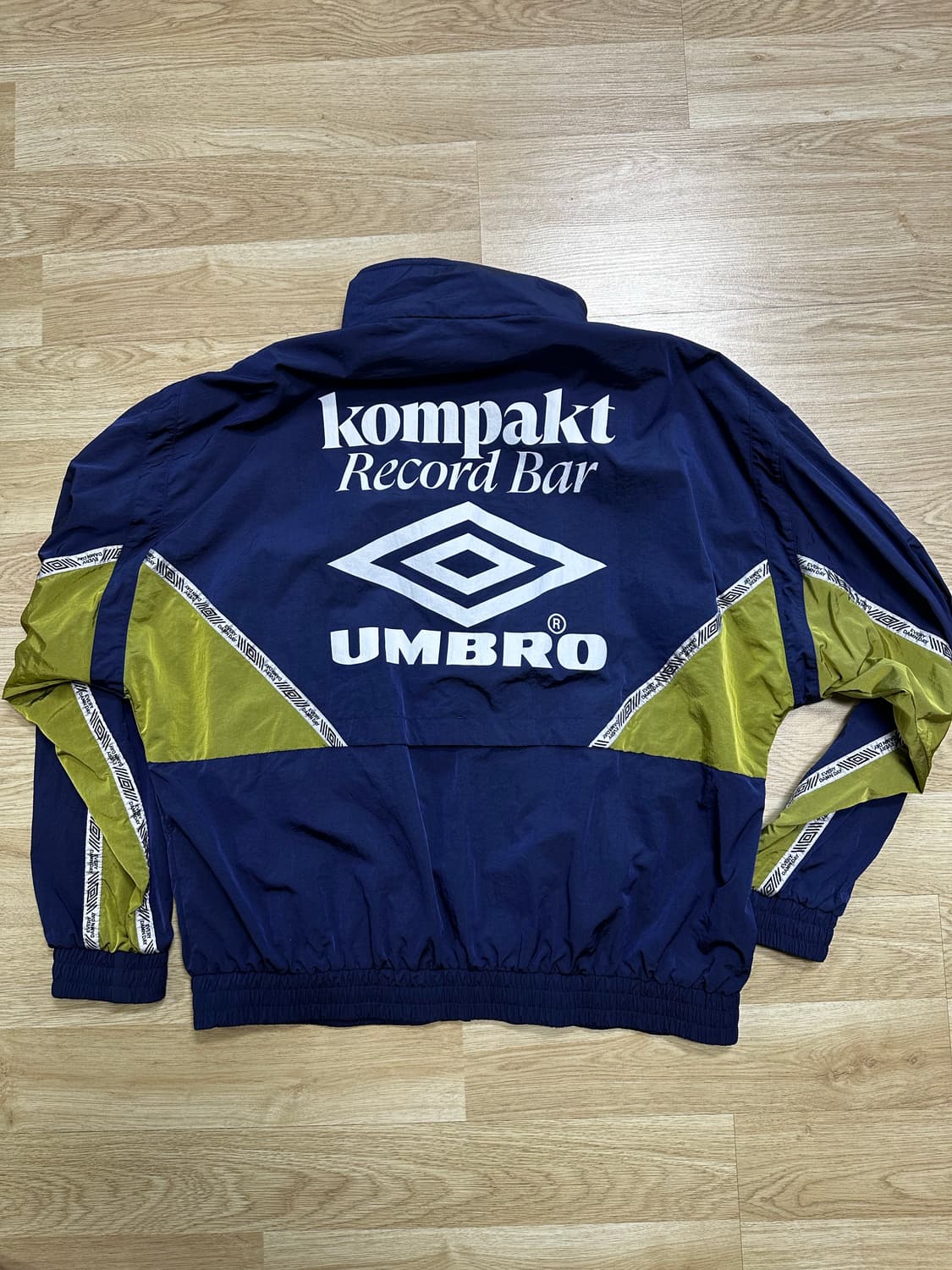 kompakt recordbar x umbro 웜업자켓 105size 상품이미지2