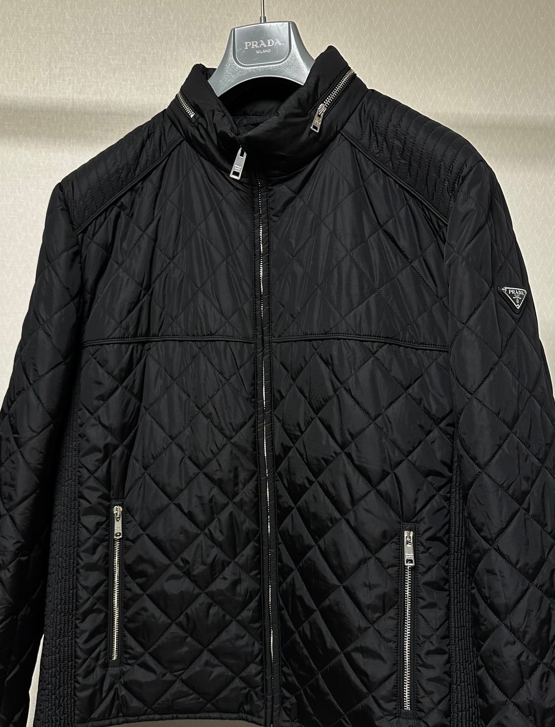 프라다 리나일론 바이커 패딩 58(105-110) 국내판 상품이미지1