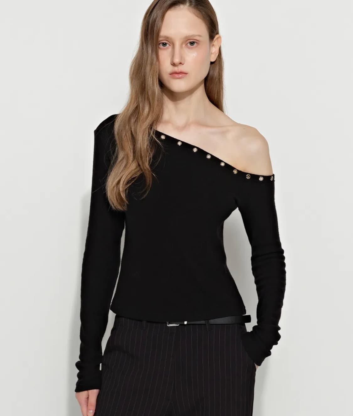 브라이튼 스터드 오프숄더 니트 블랙 상품이미지1