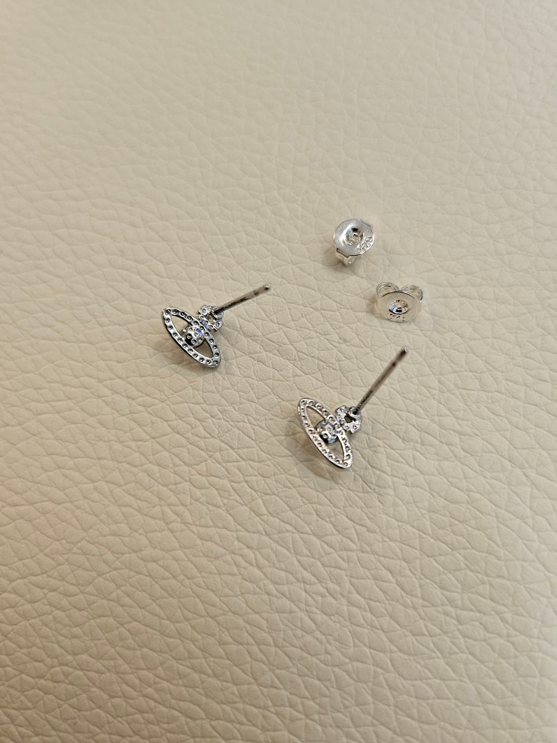 비비안웨스트우드 업사이클링 진주 미니 귀걸이 상품이미지3