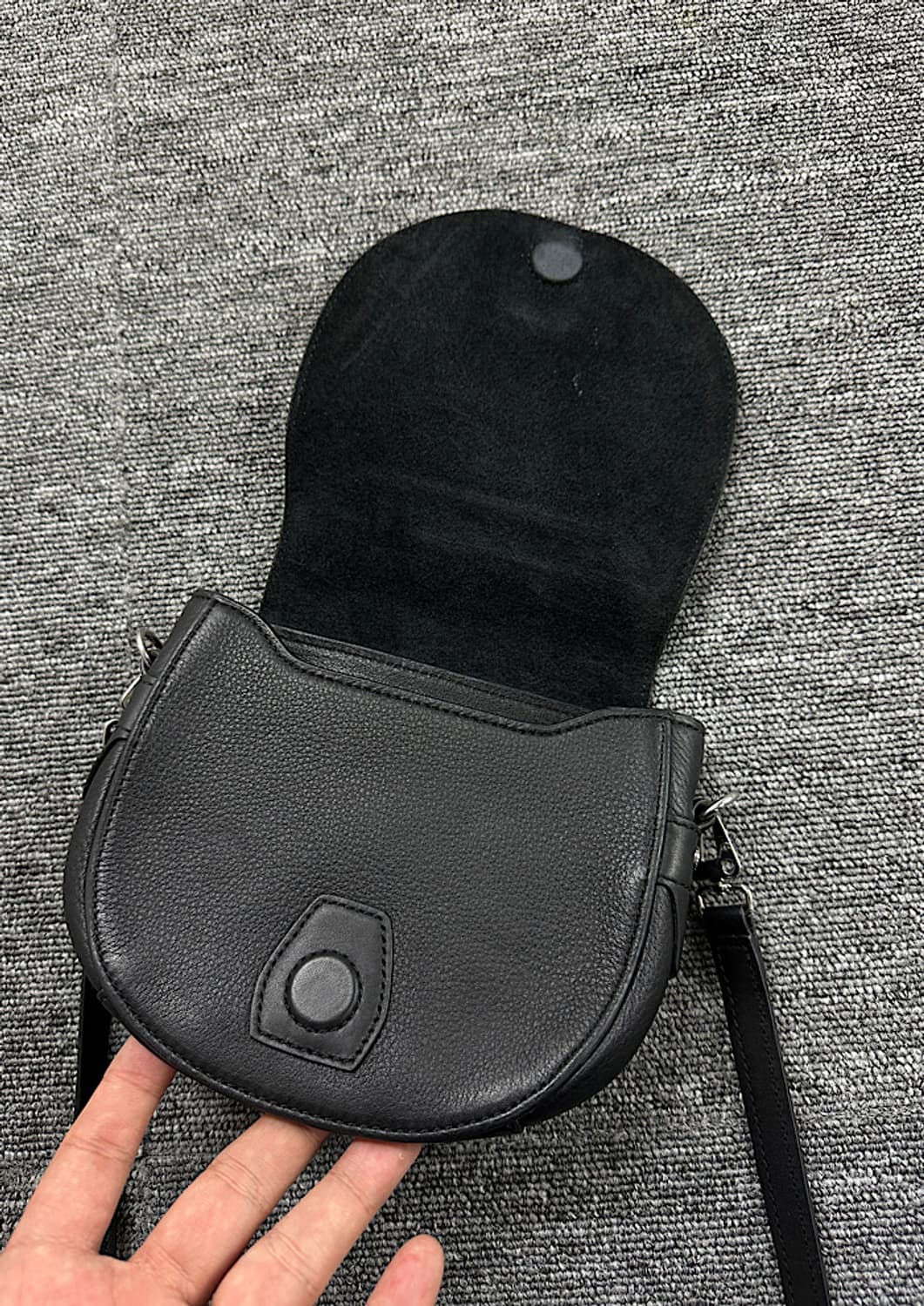 랙앤본 가죽 미니 크로스백  상품이미지5