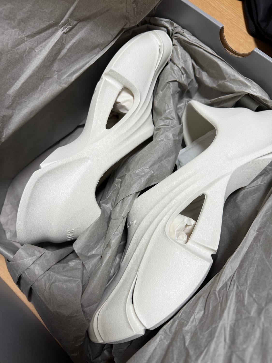 [E 42] 발렌시아가 몰드 베이지 상품이미지2