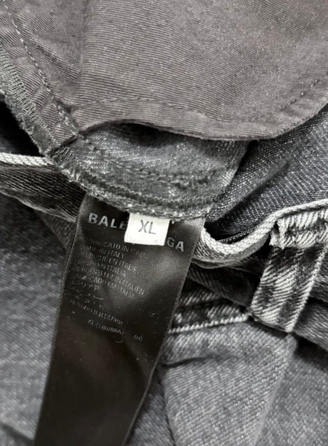 발렌시아가 로스트테잎 플레어진 상품이미지6