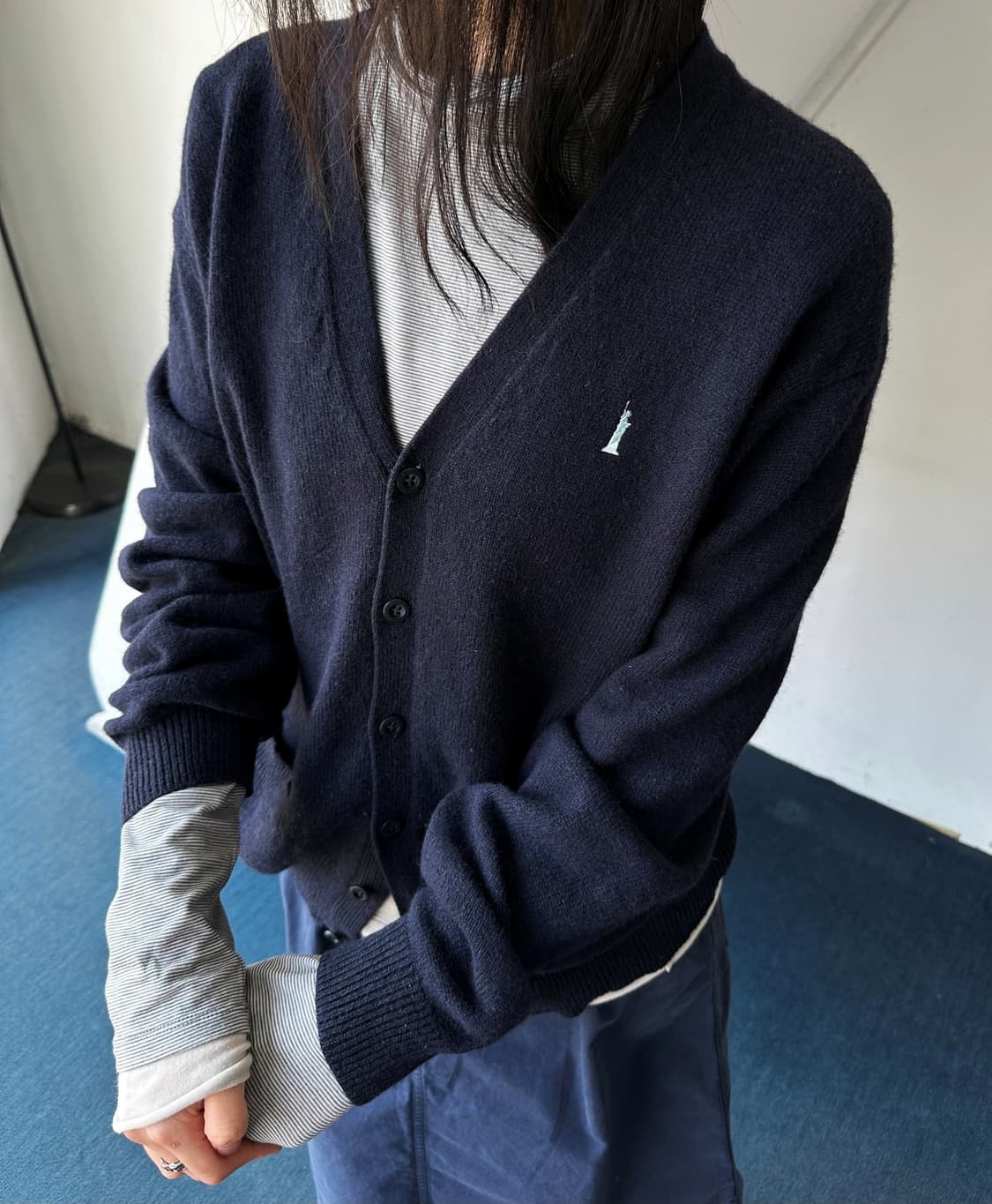 V-neck design stitch knit cardigan 상품이미지1