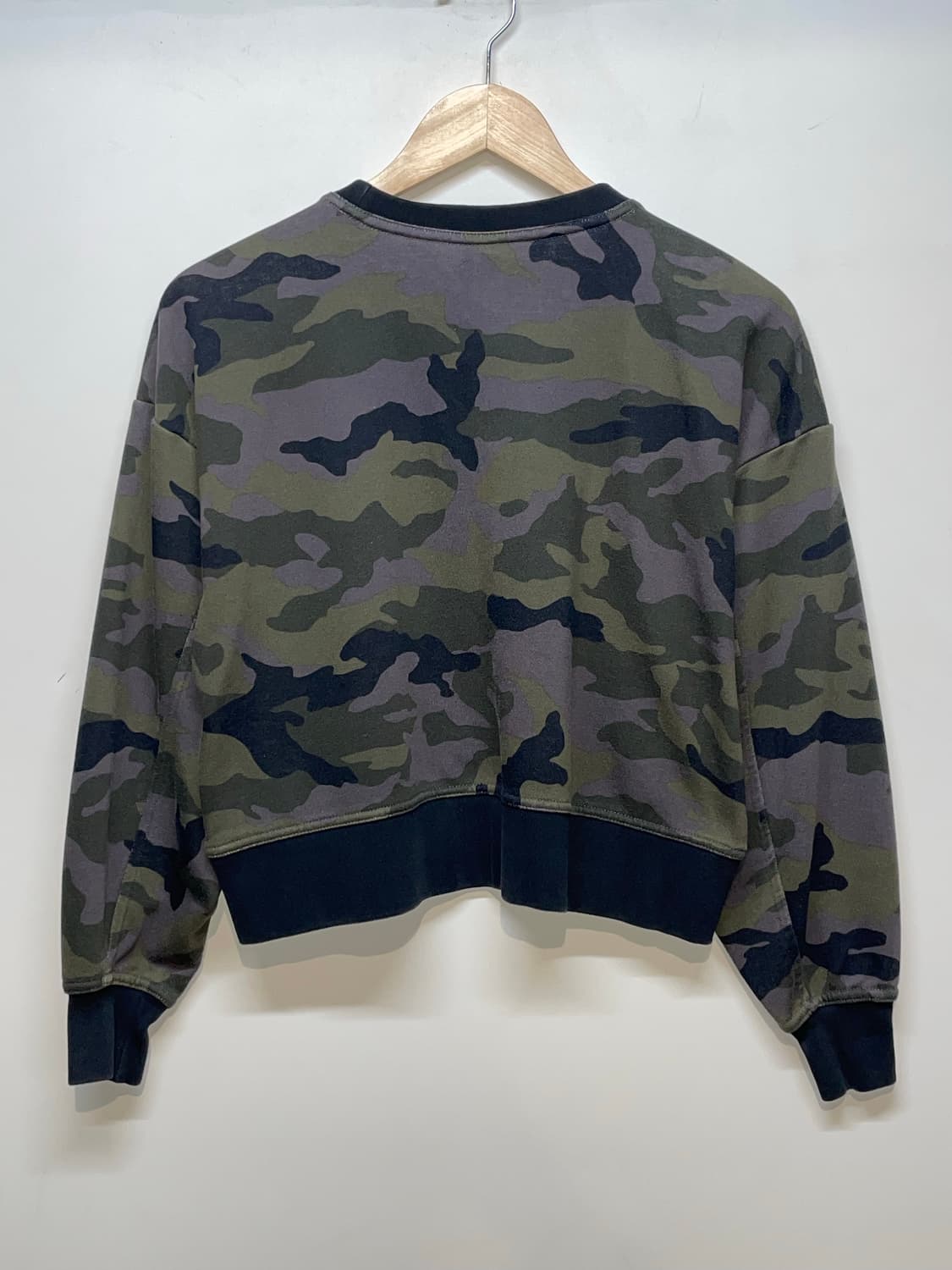 나이키 카모 크롭 맨투맨 상품이미지4