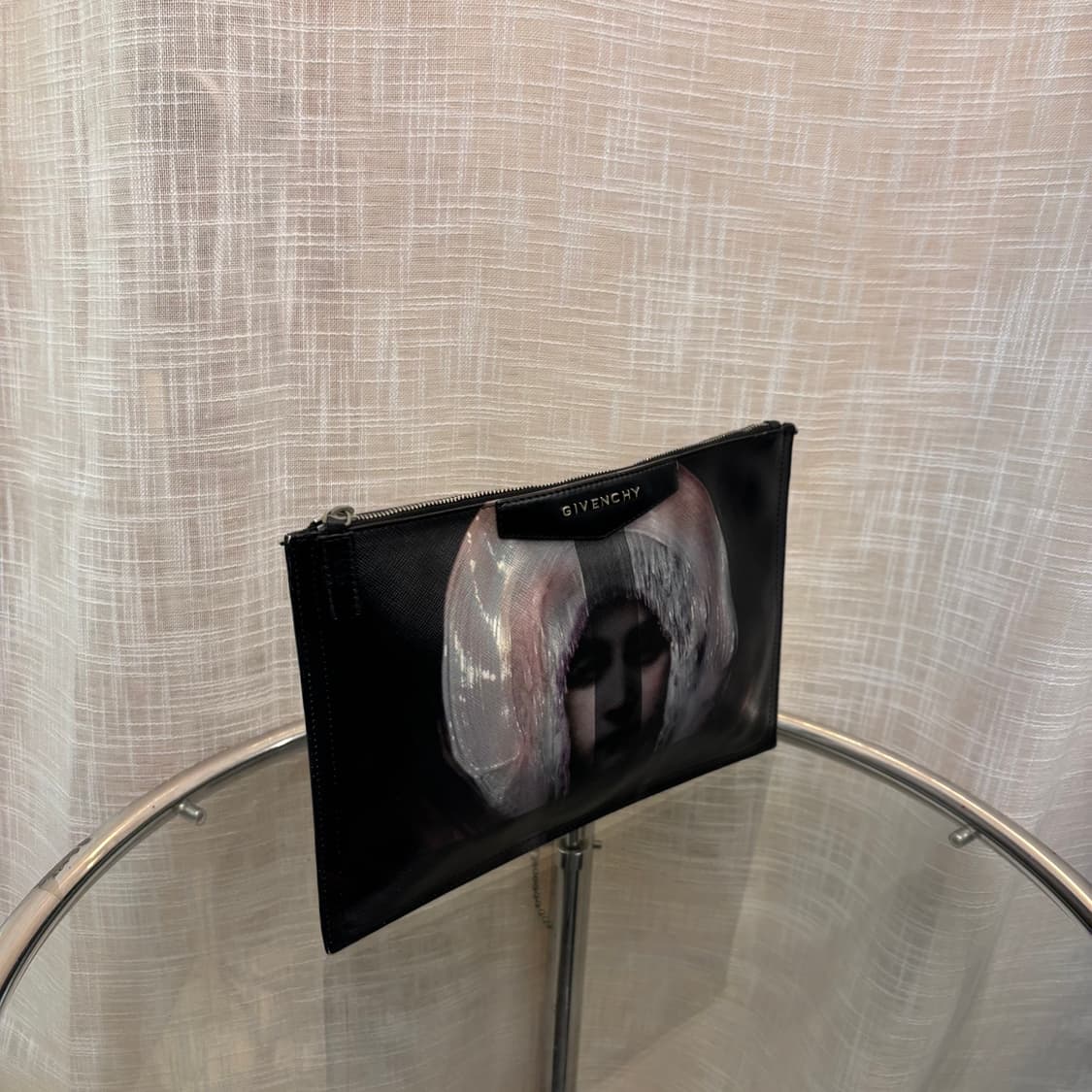 정품 지방시 마리아 클러치백     상품이미지2