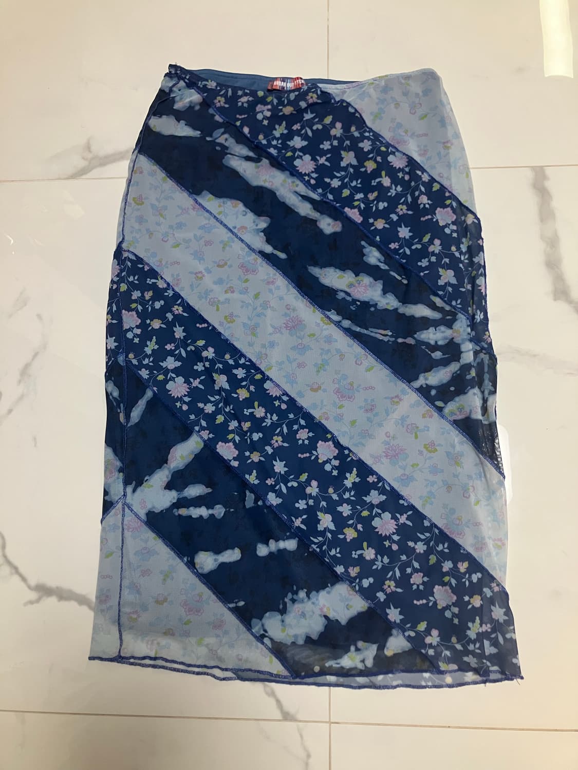 얼반아웃피터스 메쉬 미디 스커트 플로럴 상품이미지3