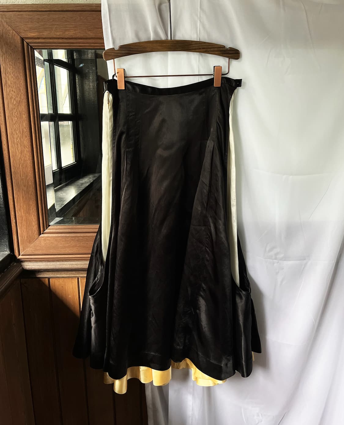 TOGA layered satin flared skirt 상품이미지3