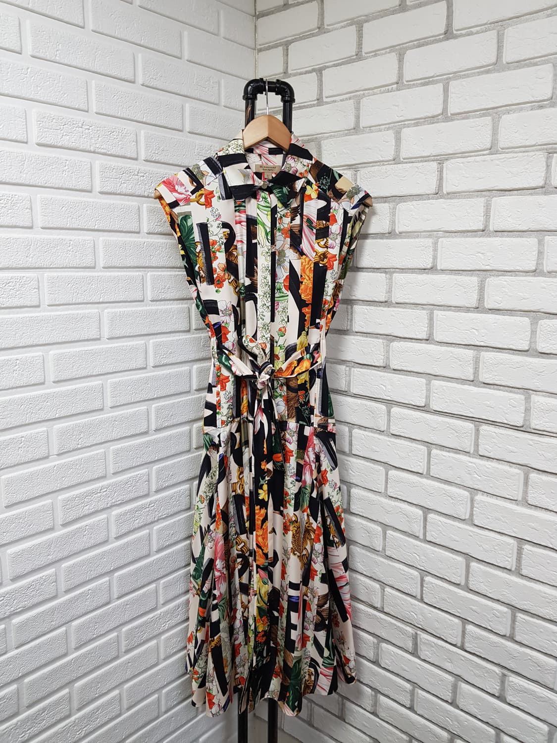 [36/55~66/정품] 버버리 그래피티 벨티드 실크원피스 상품이미지2