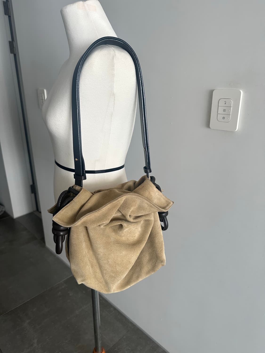 로에베 빈티지 플라멩코 스웨이드 백 상품이미지1