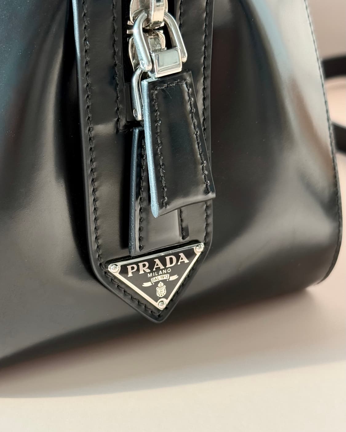 프라다 브러쉬드 레더 슈퍼노바 핸드백 상품이미지6