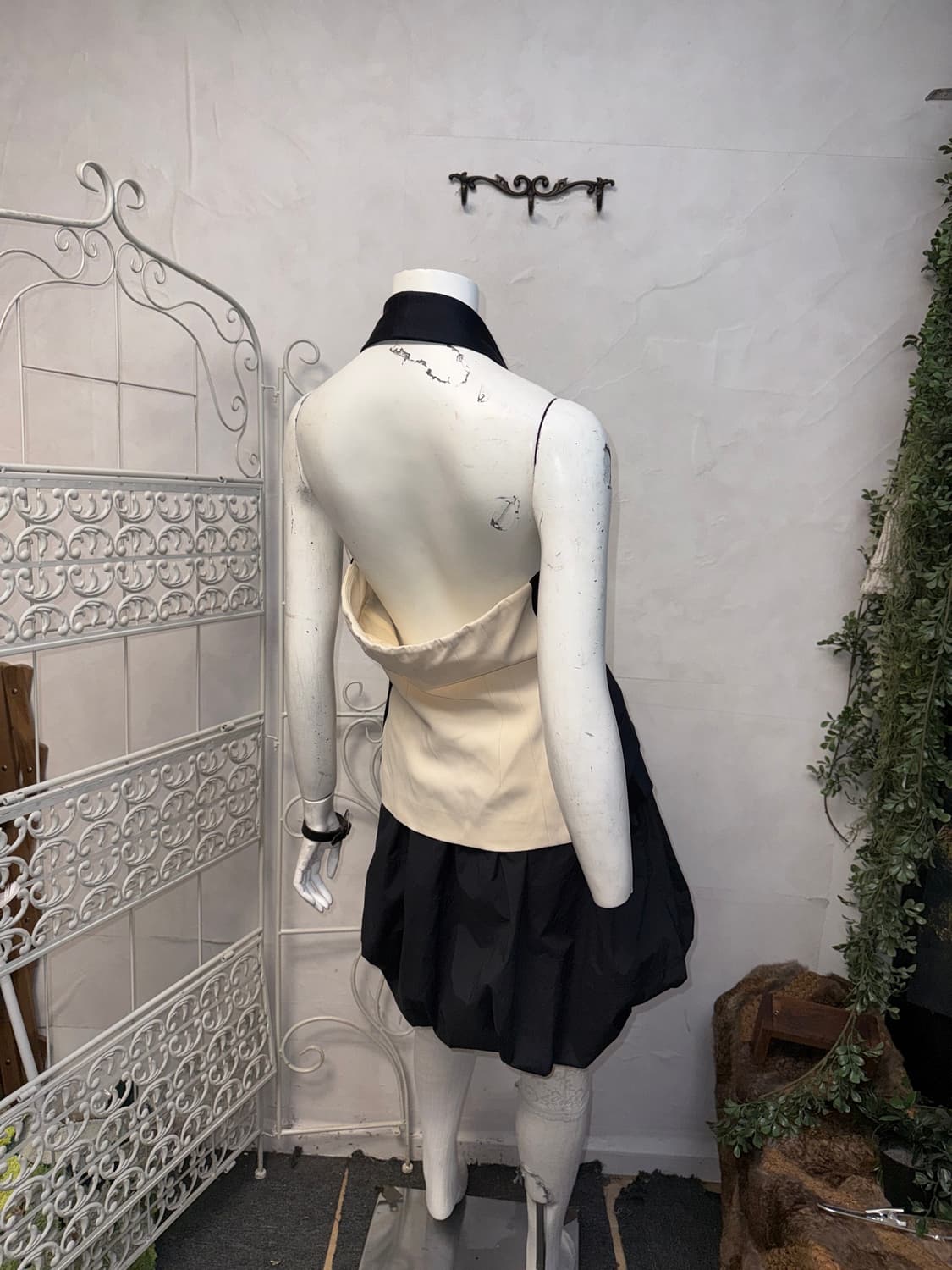 Obzee navy double button halter vest 상품이미지3