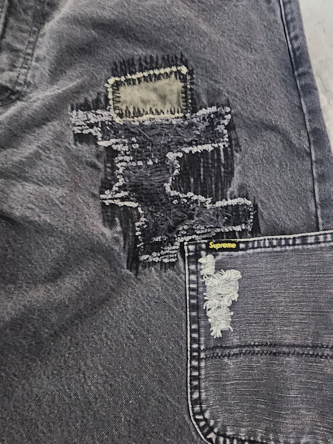 슈프림 블랙민즈 멘디드 루즈 핏 진 워시드 블랙 36 상품이미지5