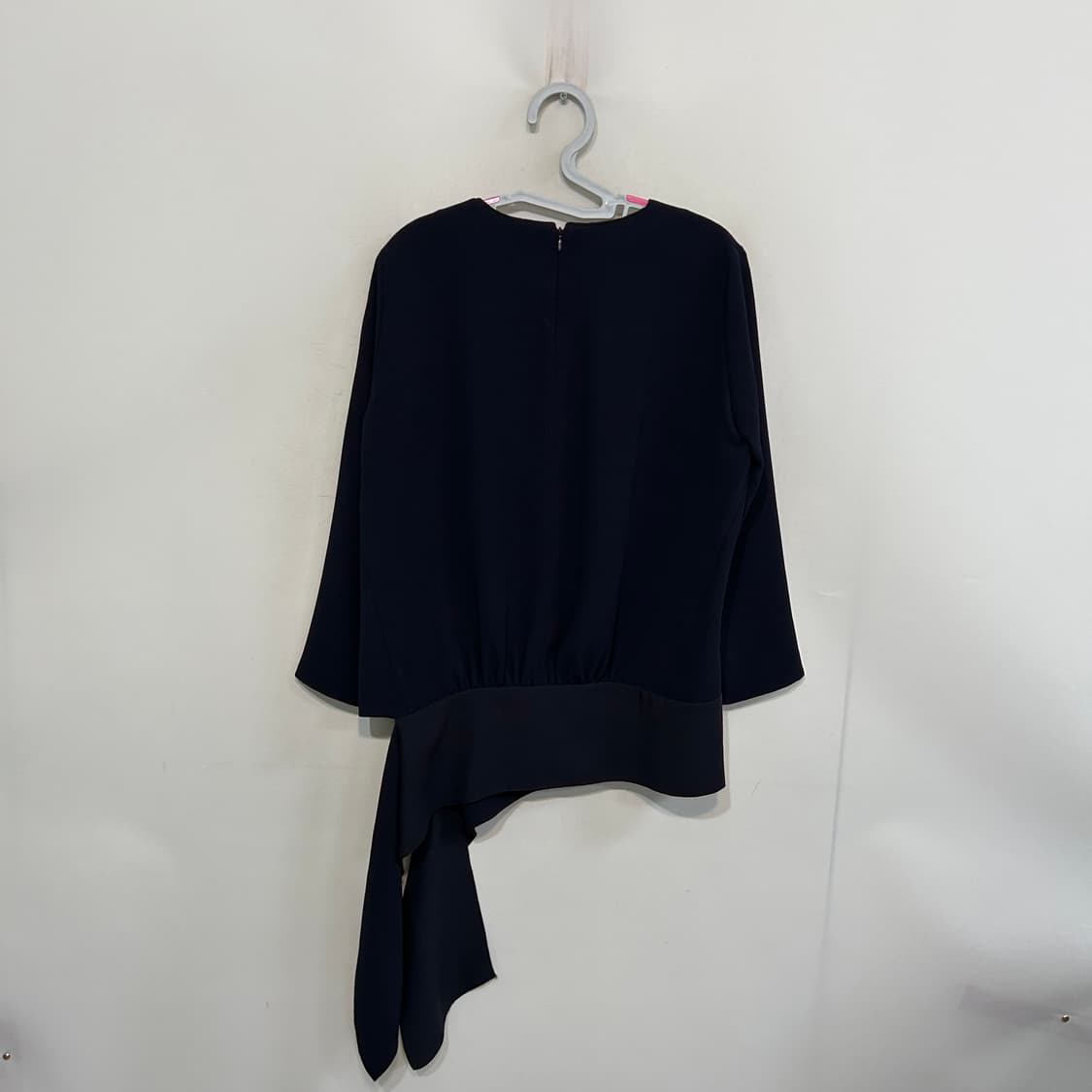 한섬 타임 매듭 블라우스 55 네이비 상품이미지3