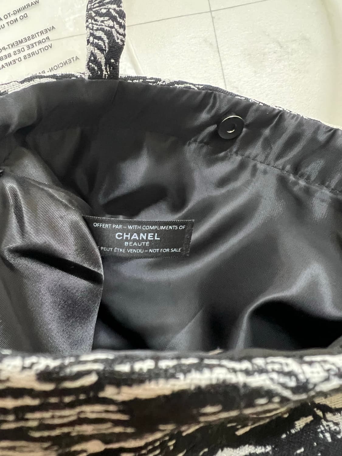 샤넬 뷰티 그래피티 에코백 캔버스 상품이미지4