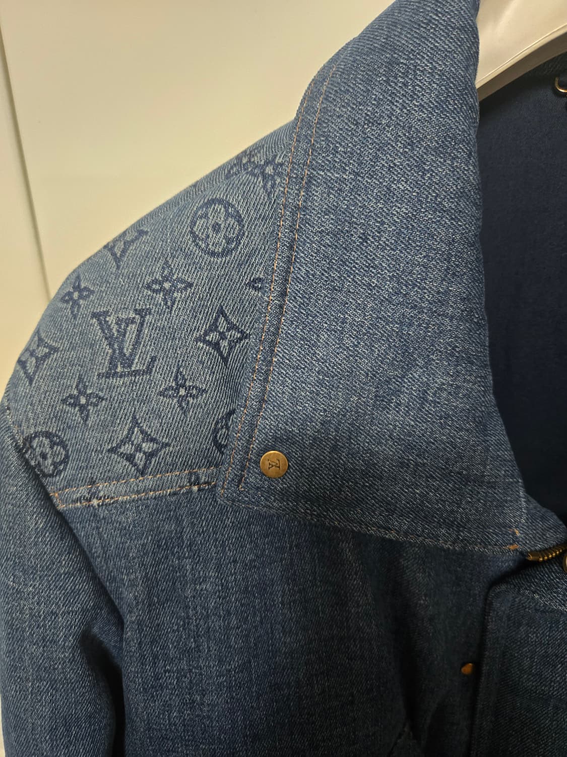 정품 루이비통 카펜더 데님 패딩 50사이즈 상품이미지3