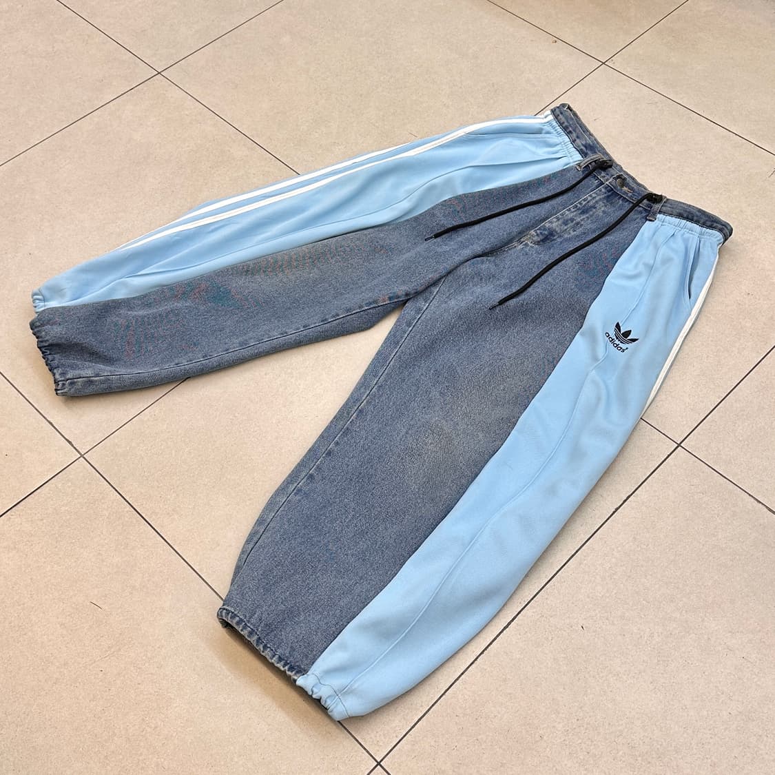 아디다스 리메이크 데님 트랙 팬츠 상품이미지3