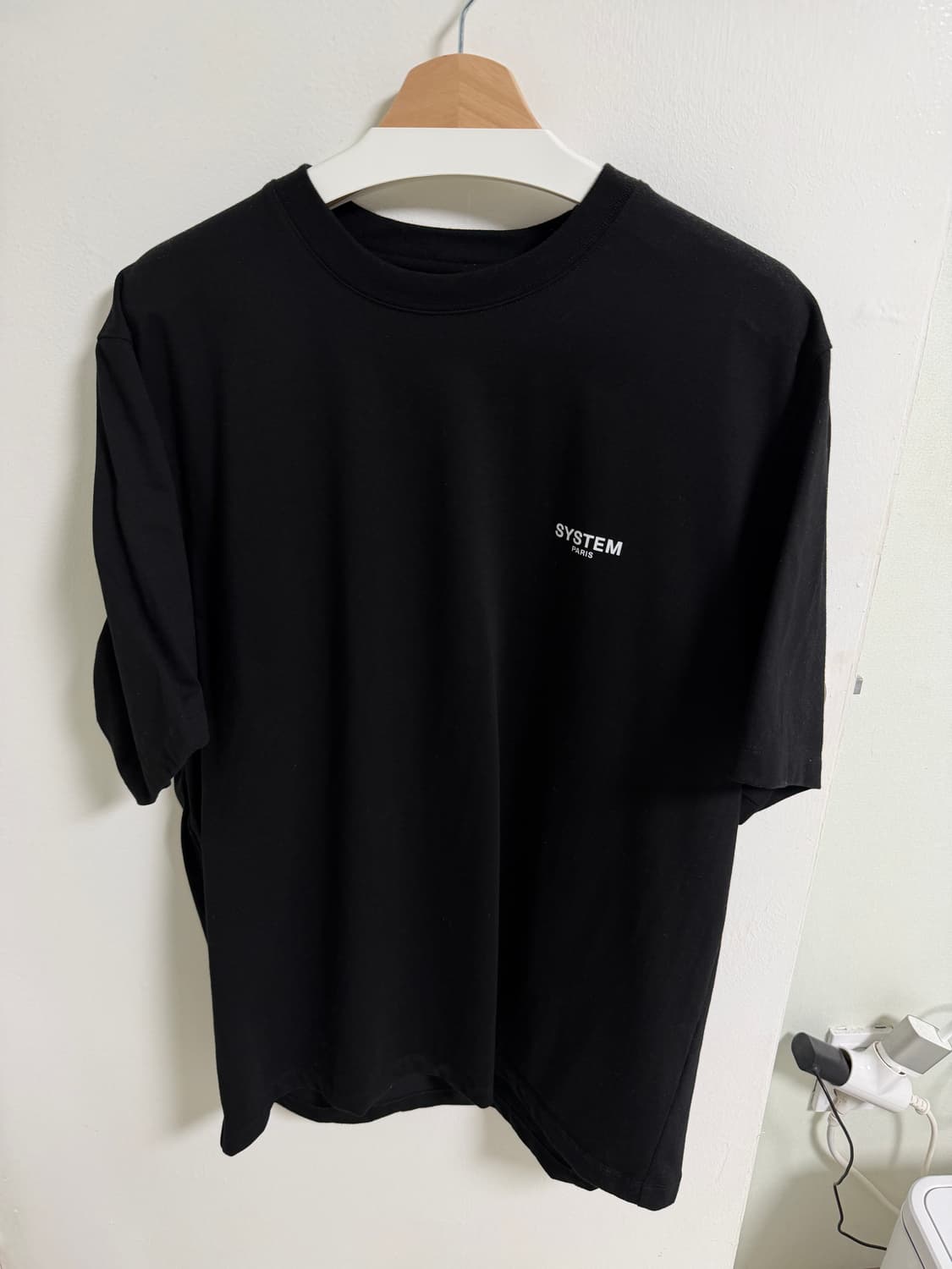 시스템옴므 25ss 로고 백프린티드 라운드넥 티셔츠 블랙 상품이미지1