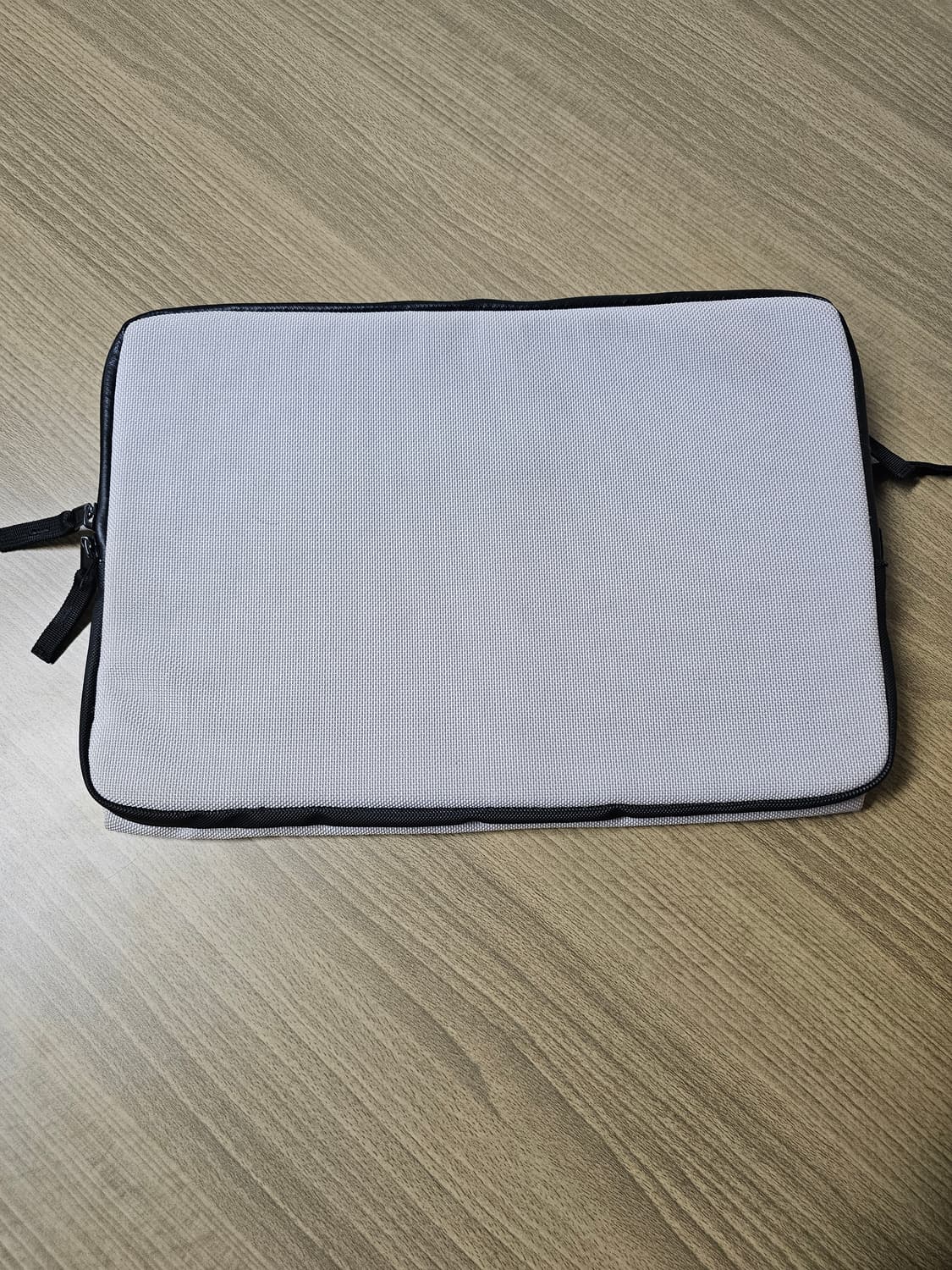 스톤아일랜드 리플렉티브 클러치 상품이미지2