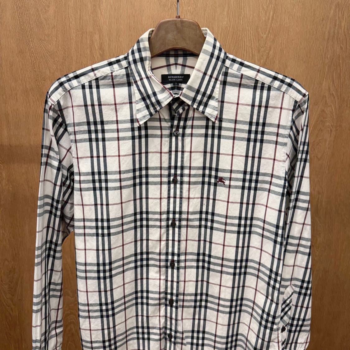 버버리 블랙 라벨 코튼 셔츠 체크 패턴 로고 자수 디테일 레귤러핏 화이트 상품이미지4