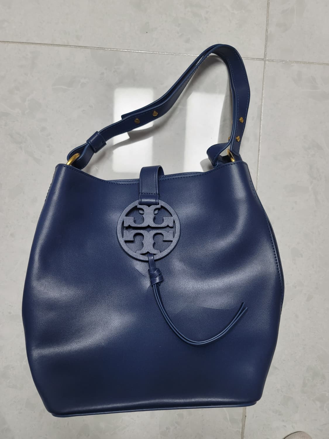 토리버치 버킷백 복조리 거의새것

미사용 보관 상품이미지1