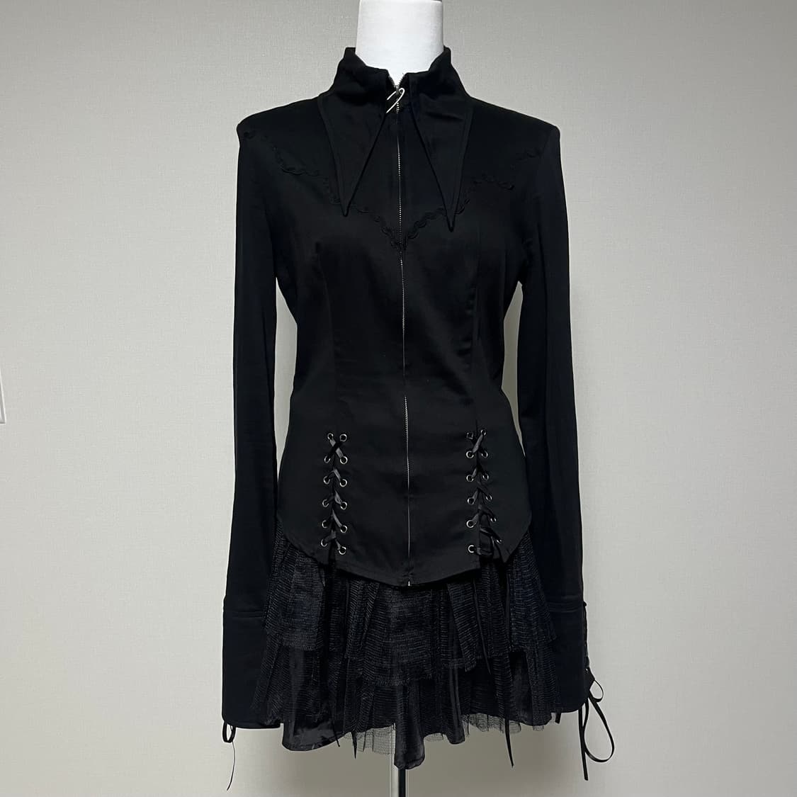 Bodyline 바디라인 고스로리 아일렛 블라우스 상품이미지1