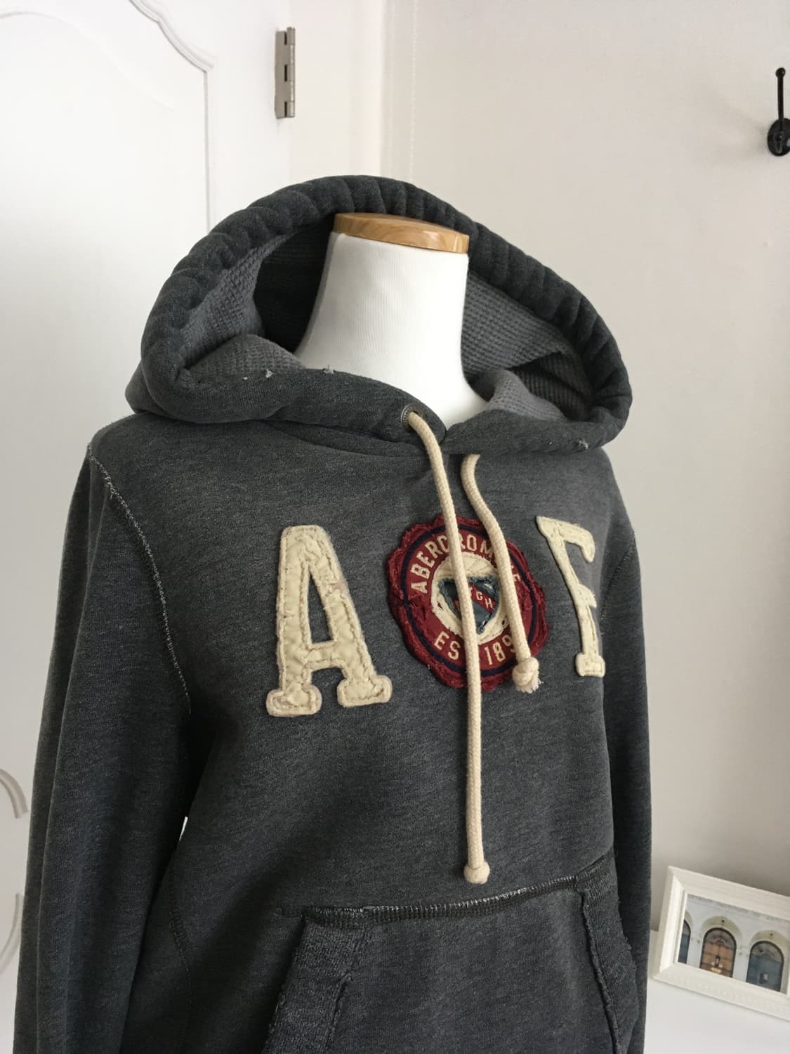 아베크롬비 그레이 자수 빅로고 후드티 상품이미지2