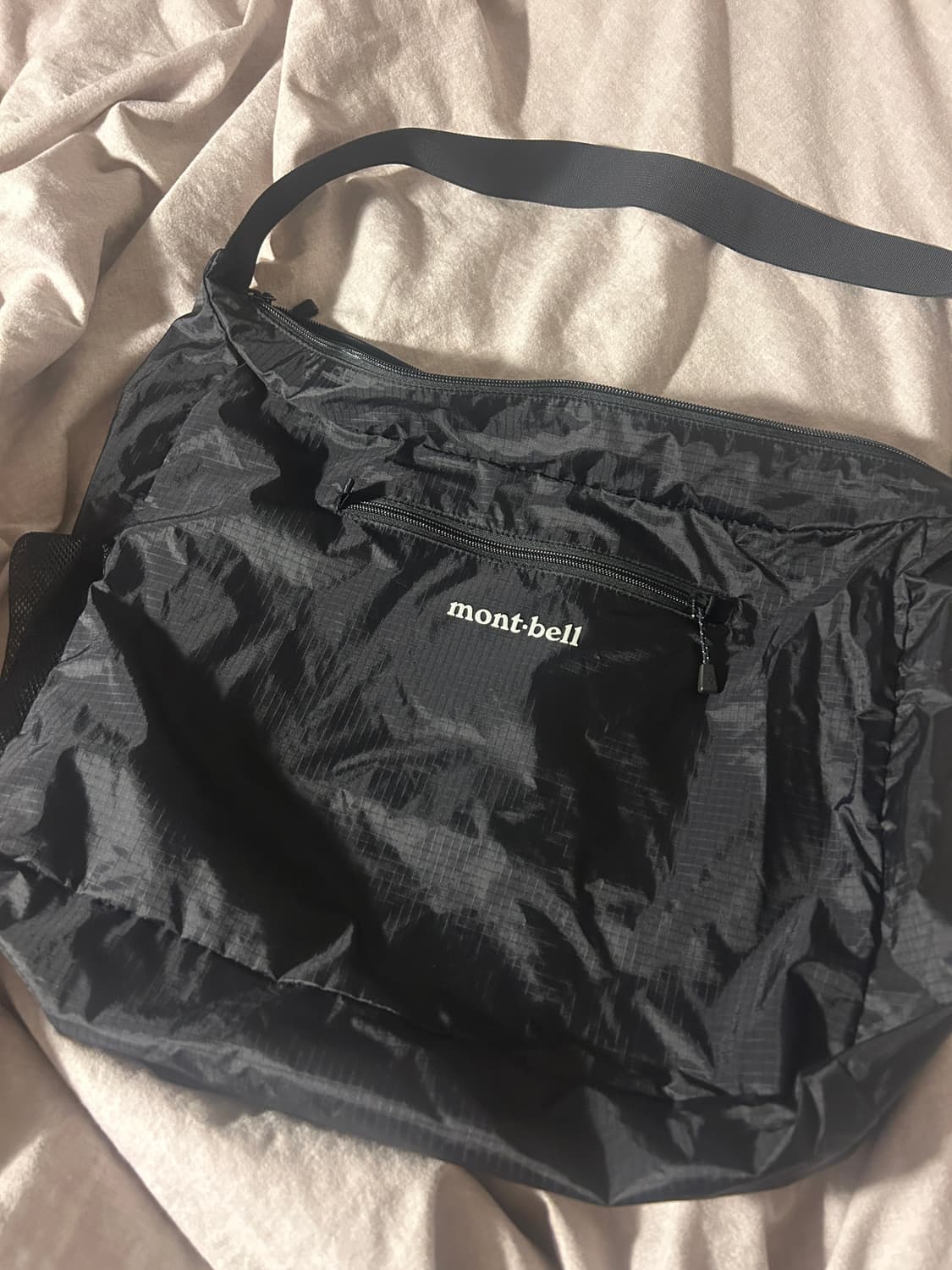 몽벨 포케터블 라이트 숄더백 라지 블랙 상품이미지1