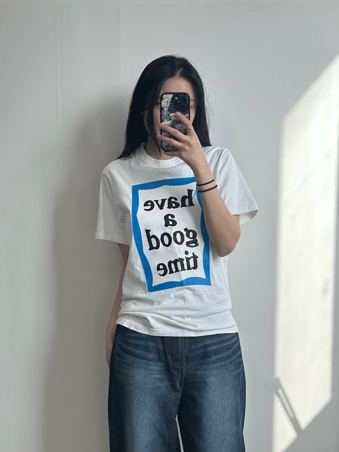 헤브어굿타임 박스로고 화이트 반팔 티셔프 상품이미지1