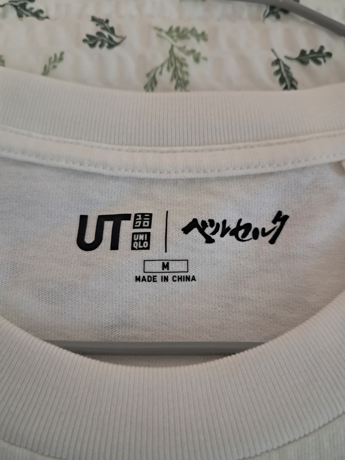 유니클로 베르세르크 반팔 M 상품이미지3