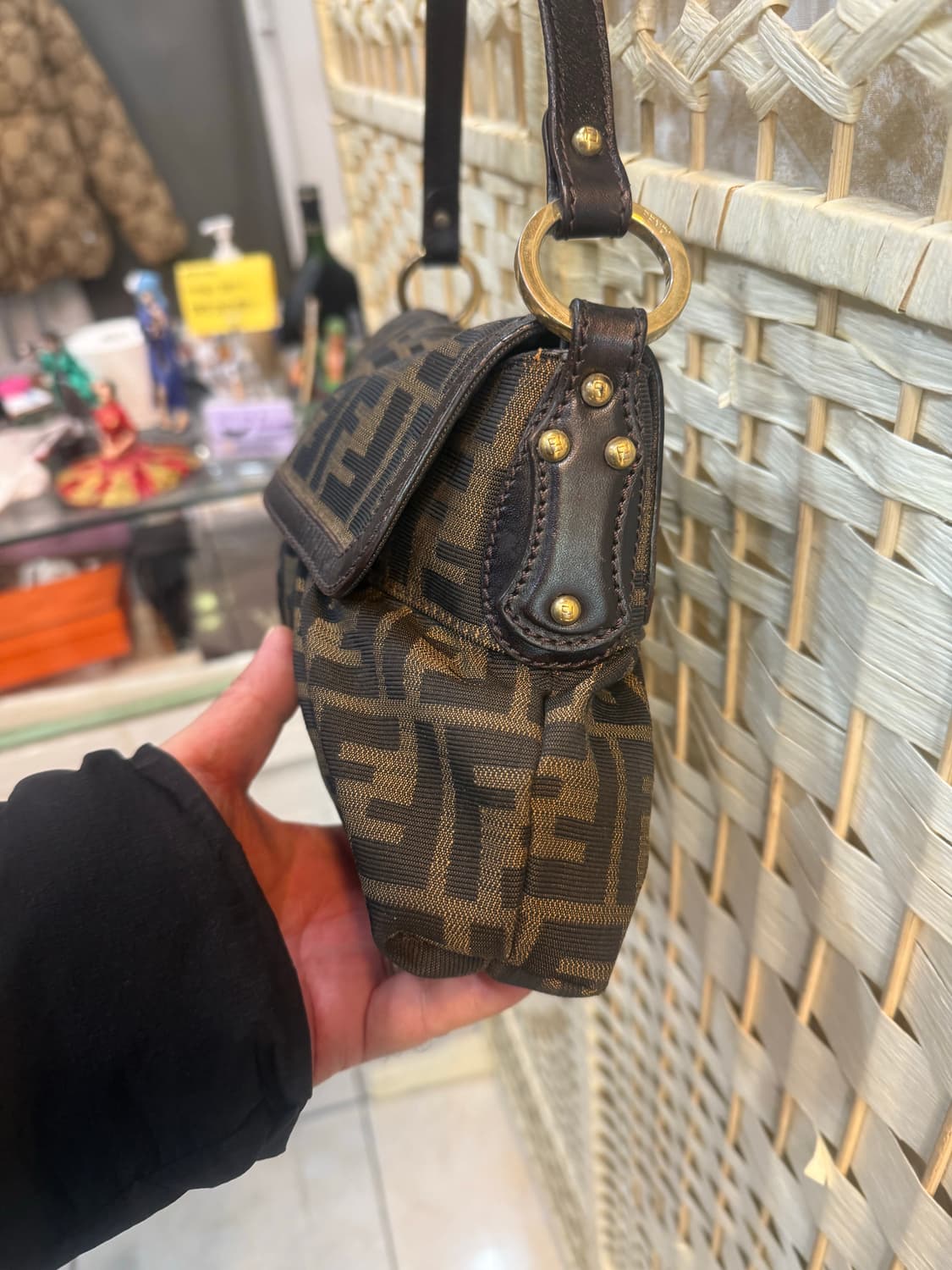 정품 펜디 주카 숄더백 팝니다 상품이미지2