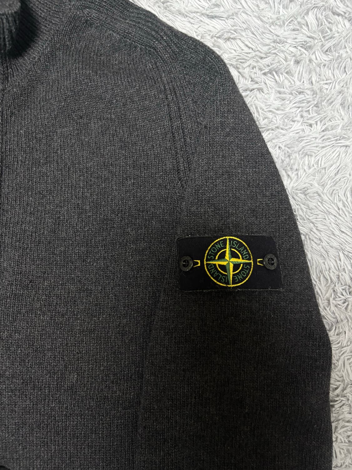 [새상품급] 스톤아일랜드 니트 반집업 상품이미지4