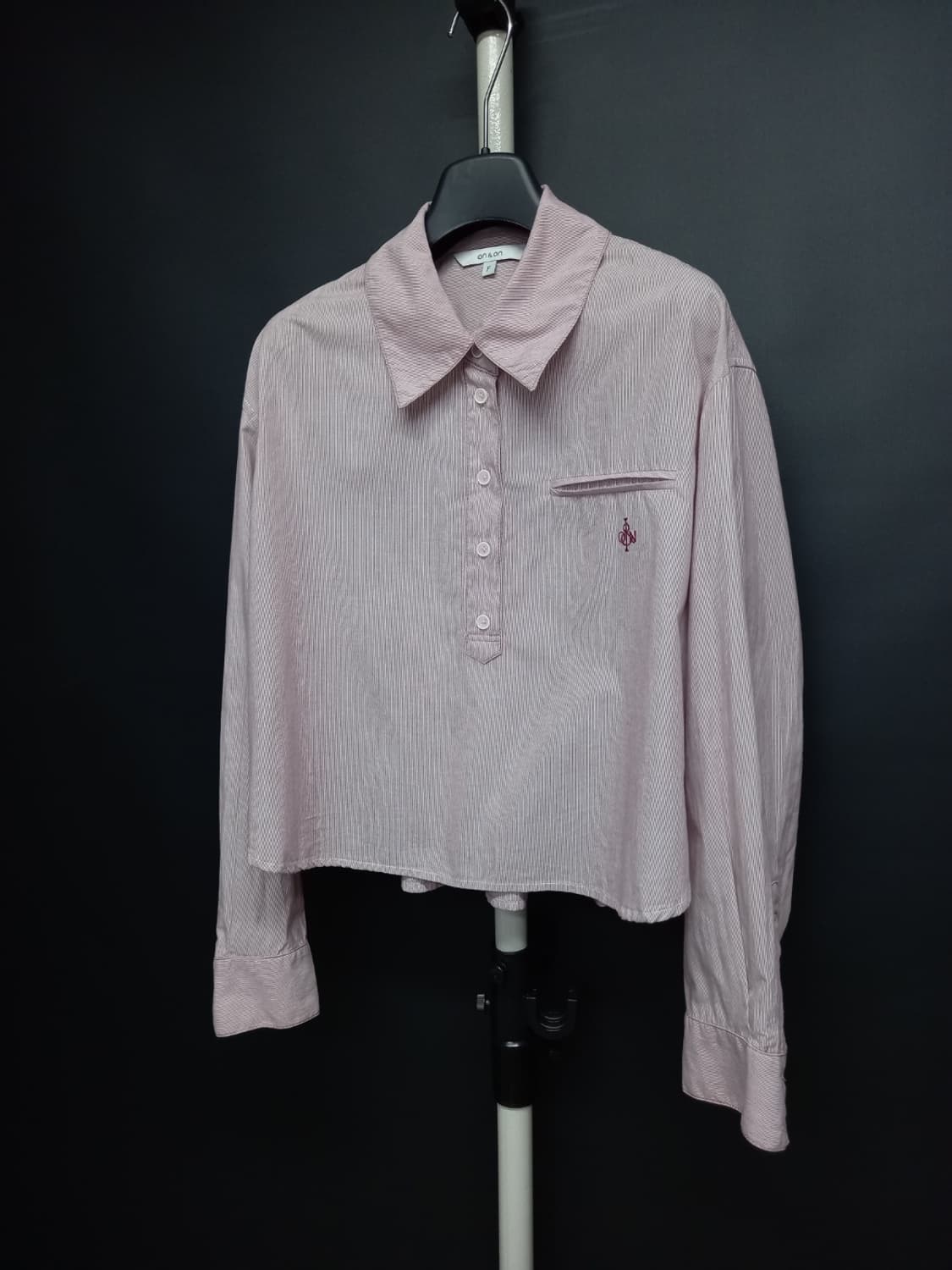 온앤온 춘추 루즈핏 숏 남방 블라우스 55.66 상품이미지3