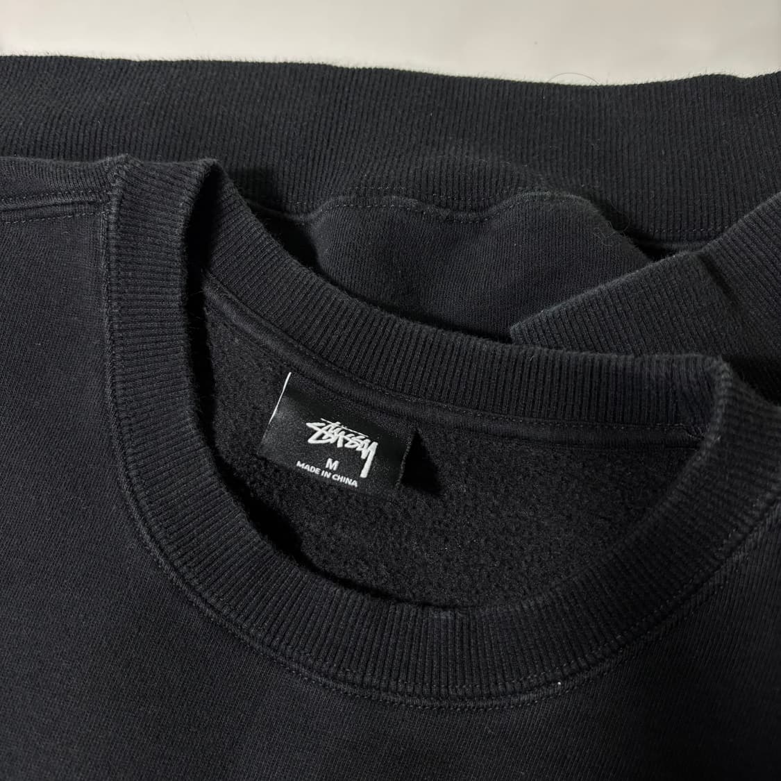 M 스투시 블랙 백로고 맨투맨 상품이미지3