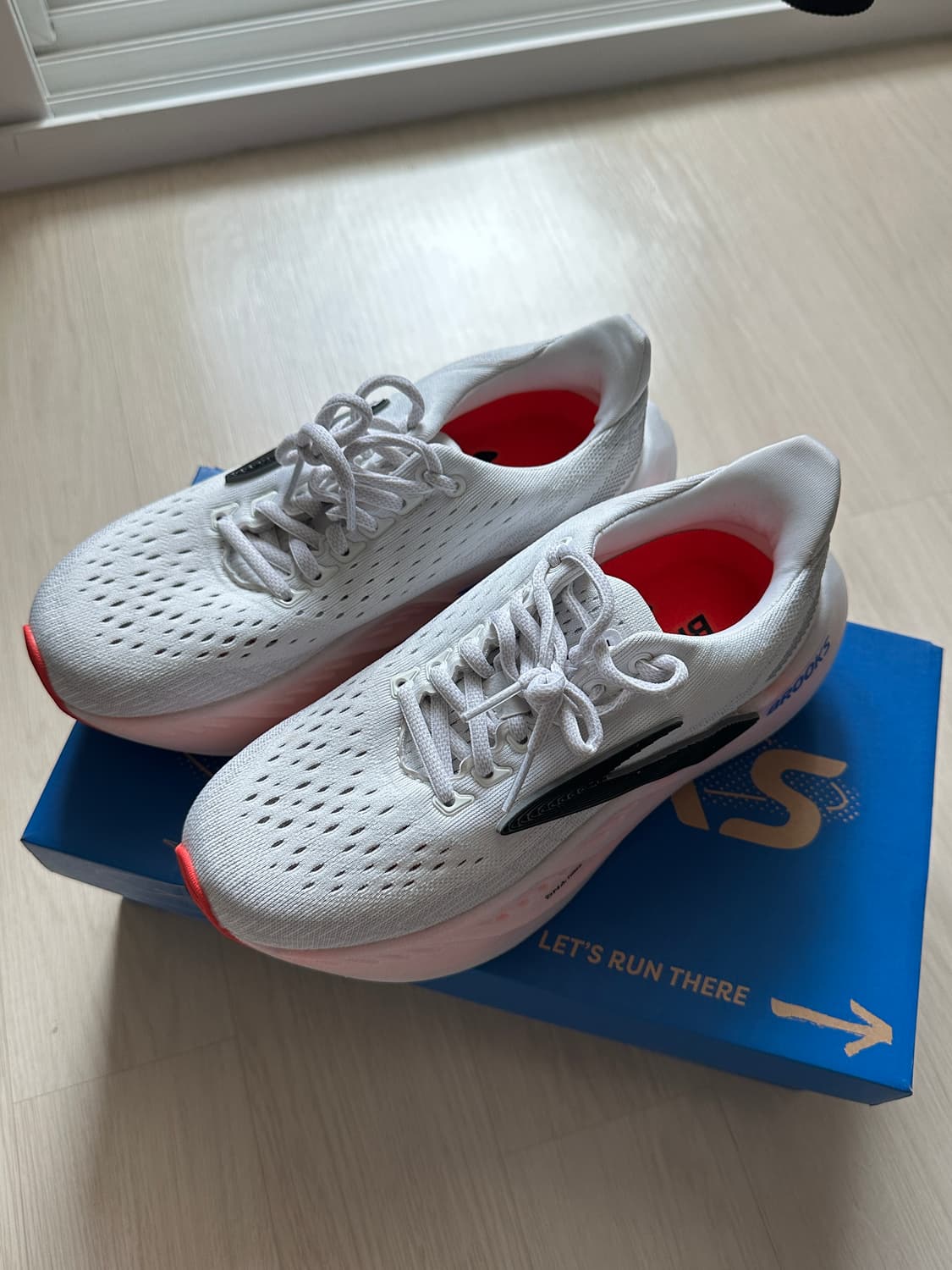 브룩스 러닝 글리세린 맥스 화이트/핑크 225 EU36 상품이미지3