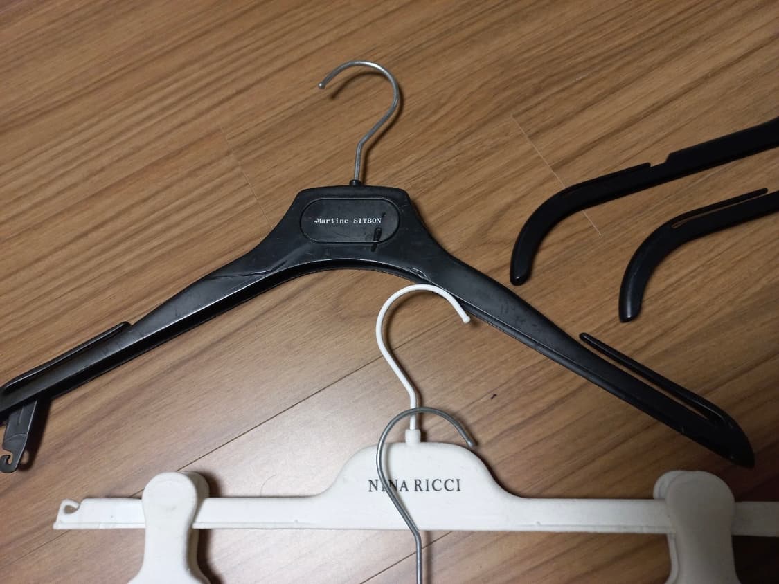 마틴싯봉 니나리치 알릭스 맥킨토시 랑방 라프시몬스 옷걸이 상품이미지2