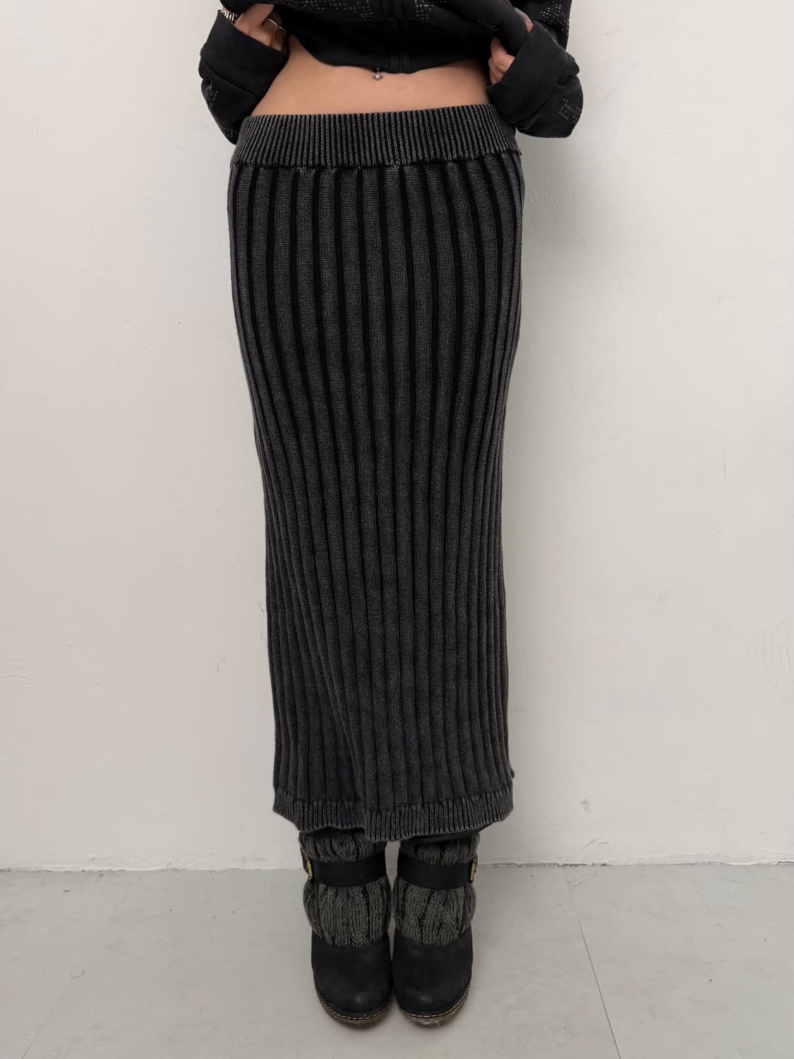 다크그레이 워싱 골지 롱스커트  상품이미지2