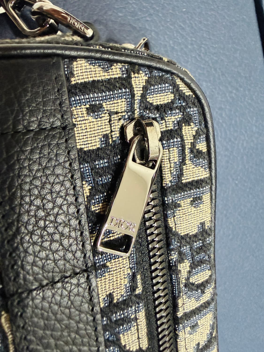 디올 사파리 미니백 팝니다 상품이미지2