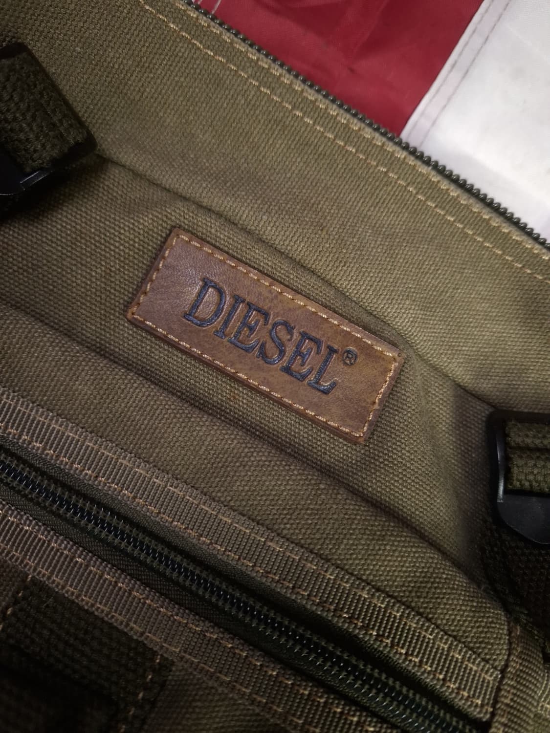 새제품급 오리지날 디젤 밀리터리  크로스백 상품이미지3