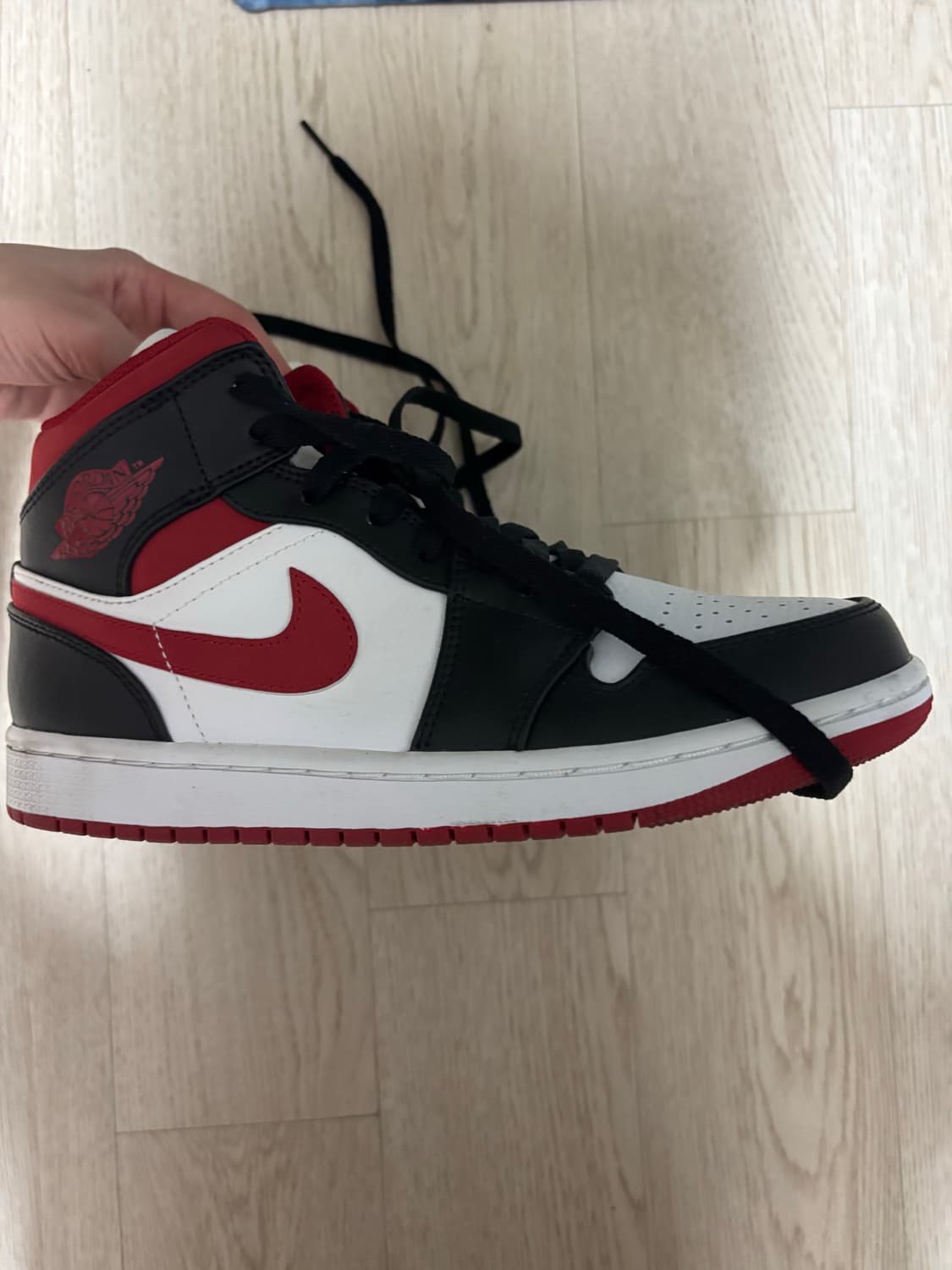 Jordan 1 Mid Gym Red Black White 상품이미지3