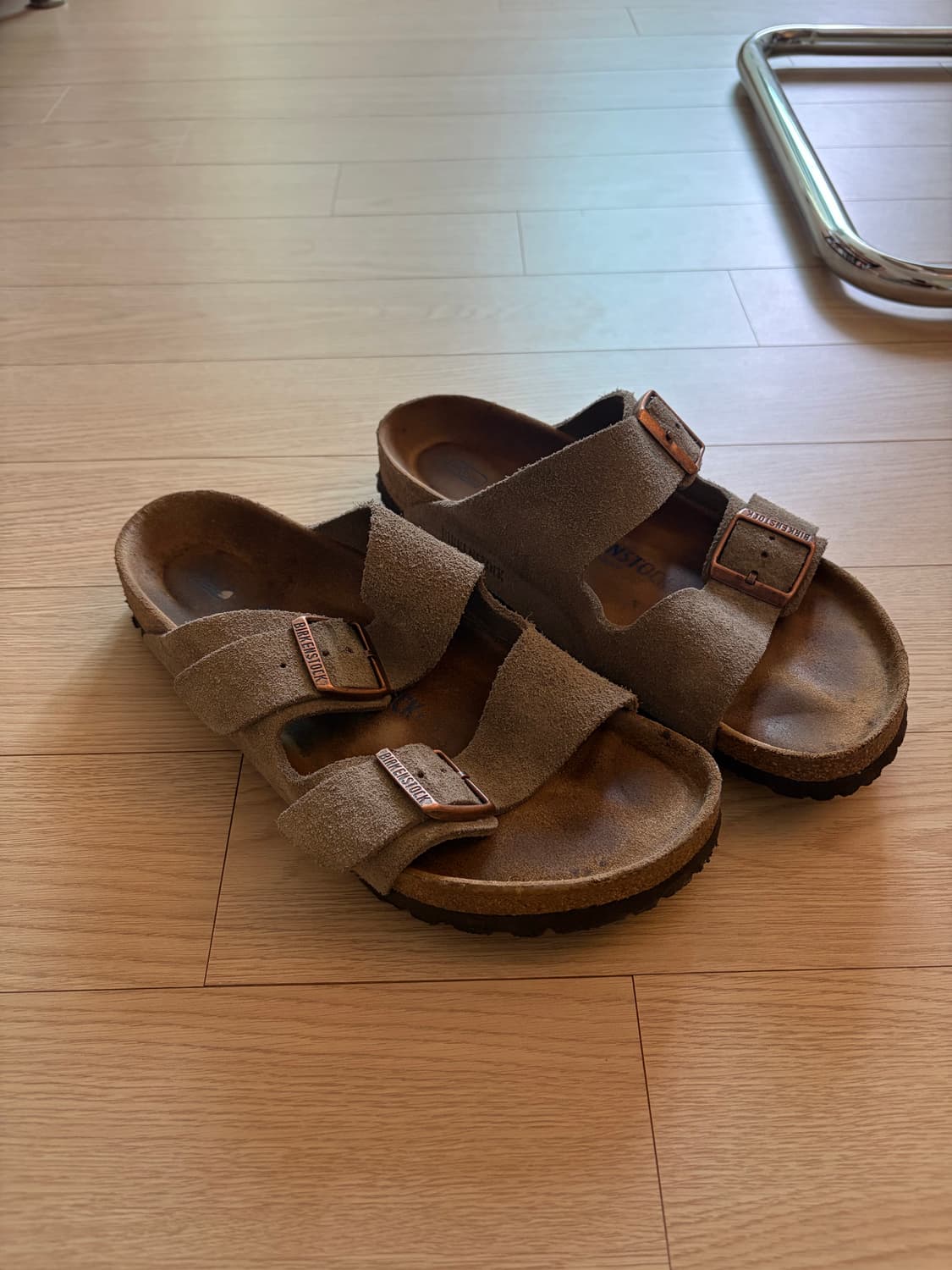 버켄스탁 아리조나 스웨이드 타우페 상품이미지1