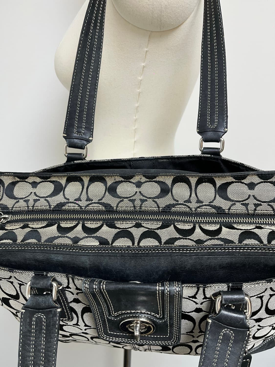 📦Coach Cookies&cream shoulder bag 상품이미지8