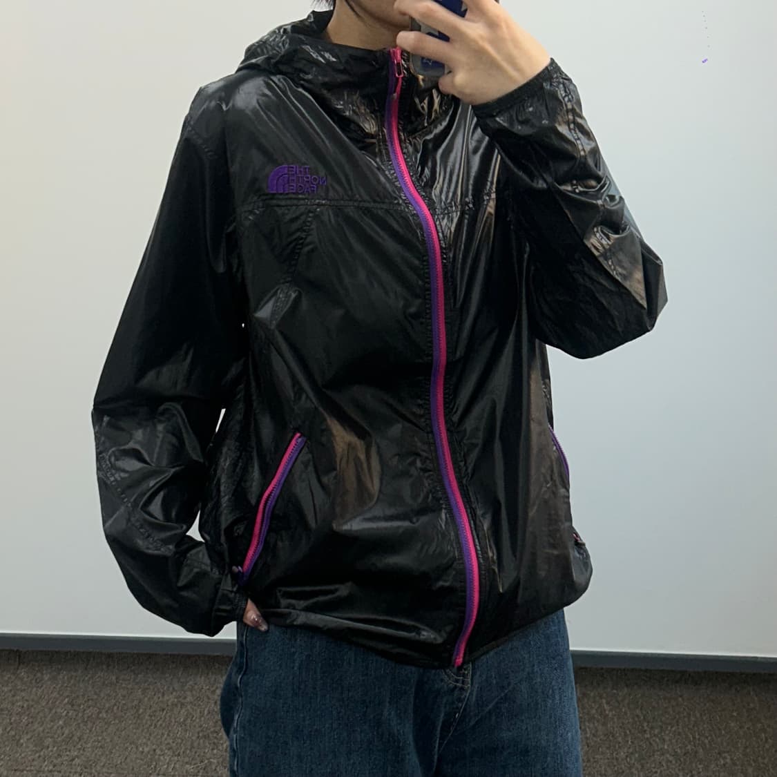 The north face 노스페이스 집업 포인트 글로시 블랙 바람막이 상품이미지2