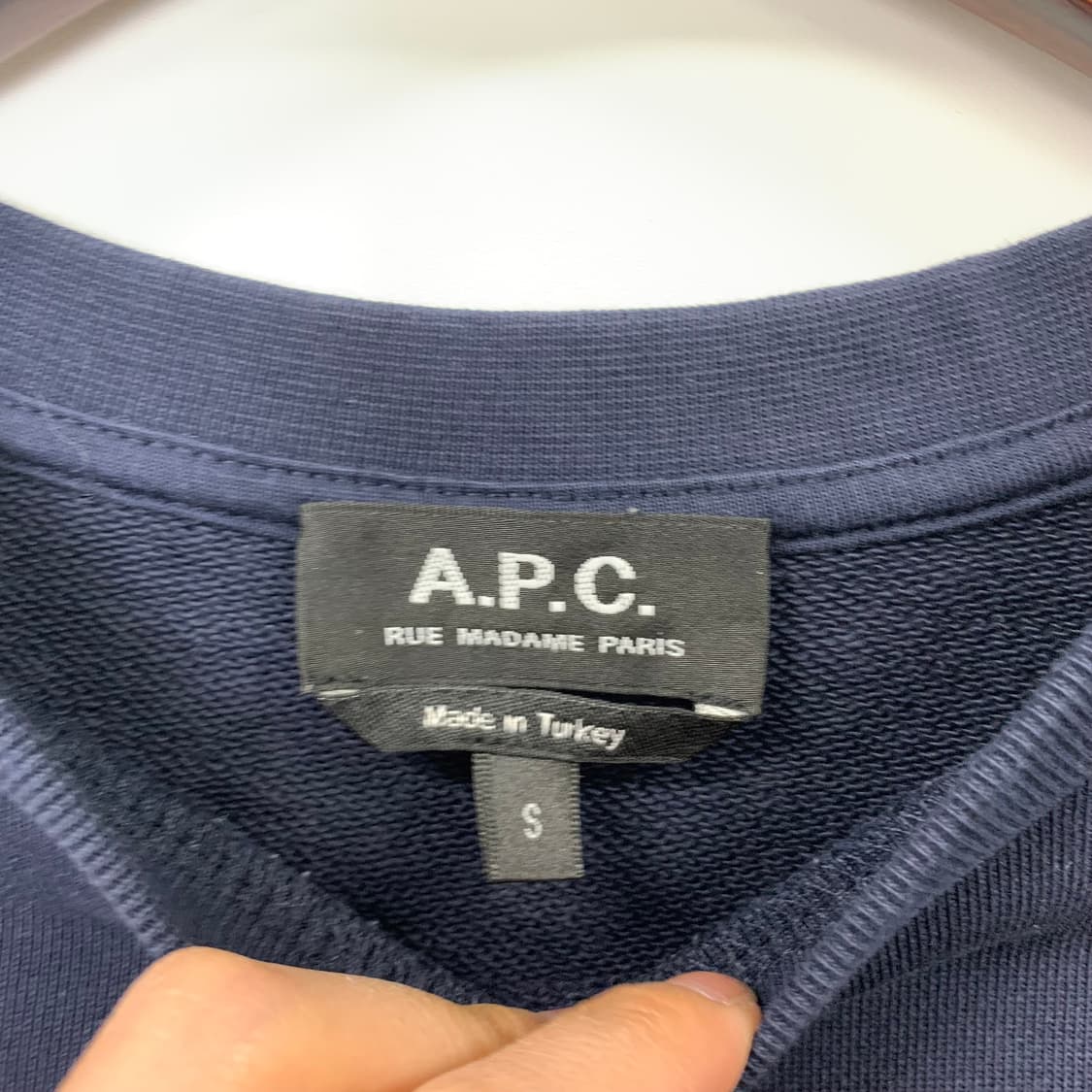 Apc 아페쎄 스펠아웃 네이비 맨투맨 상품이미지5