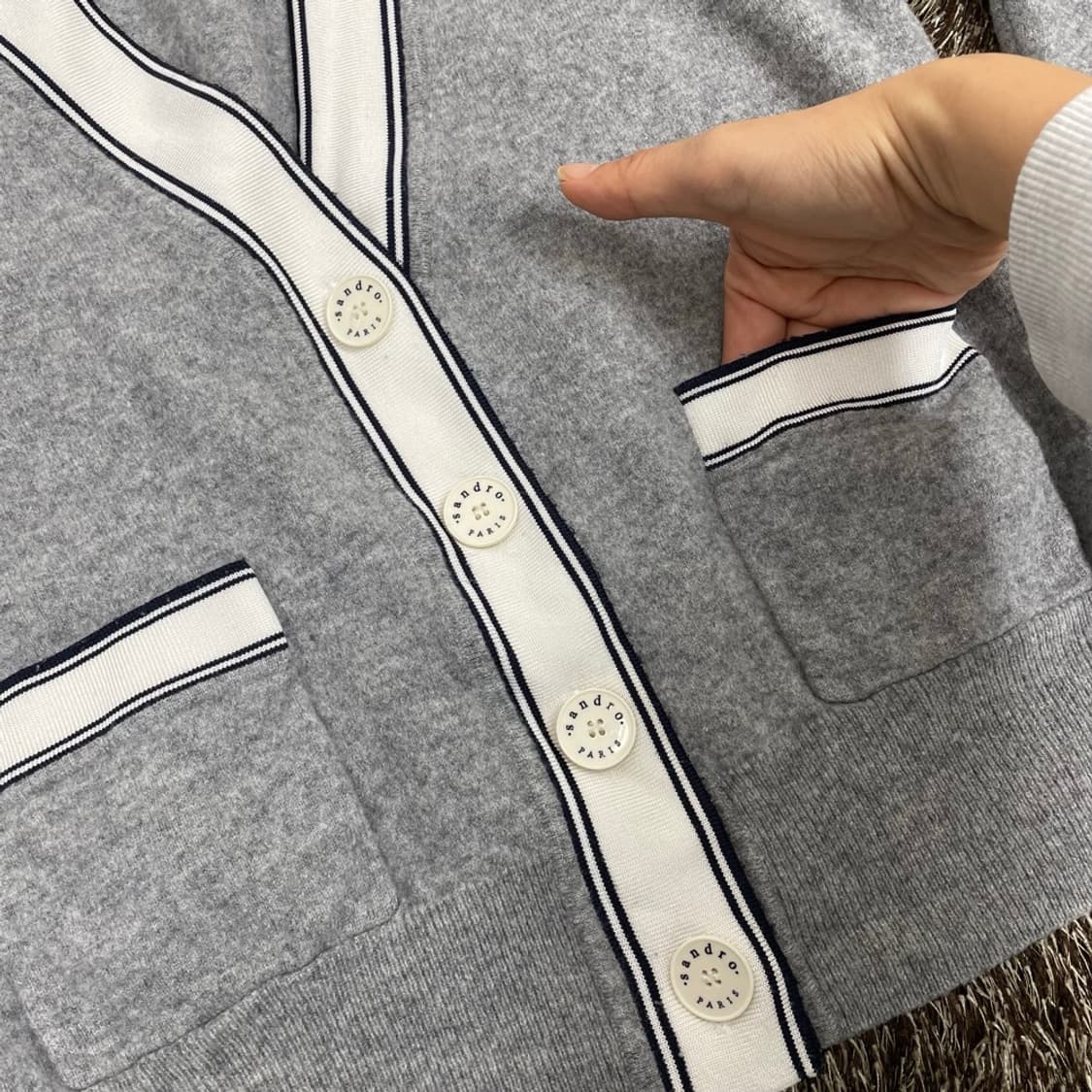 산드로 SANDRO 그레이 배색 캐시미어 혼방 포켓 가디건 1 상품이미지7