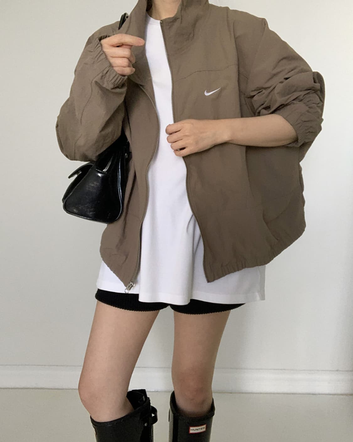 (1회 착용) 나이키 우먼 UV 프로텍션 브라운 나일론 우븐 숏 바람막이 상품이미지4